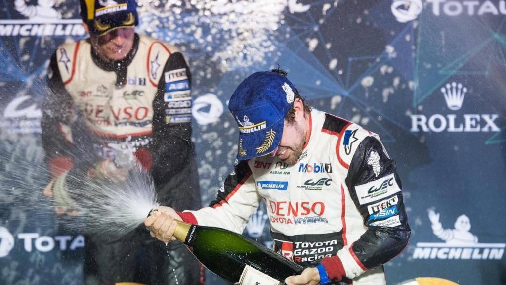 Fernando Alonso celebra la victoria en las Seis Horas de Spa Foto: Instagram (@fernandoalo_oficial)