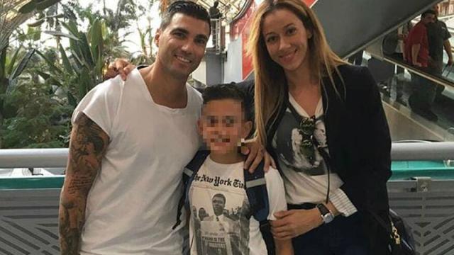 Ana López, José Antonio Reyes y su hijo José Antonio Jr.