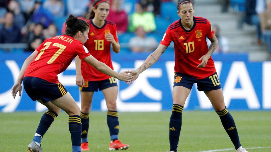 Jenni Hermoso, junto a Lucía García, en el partido ante Sudáfrica