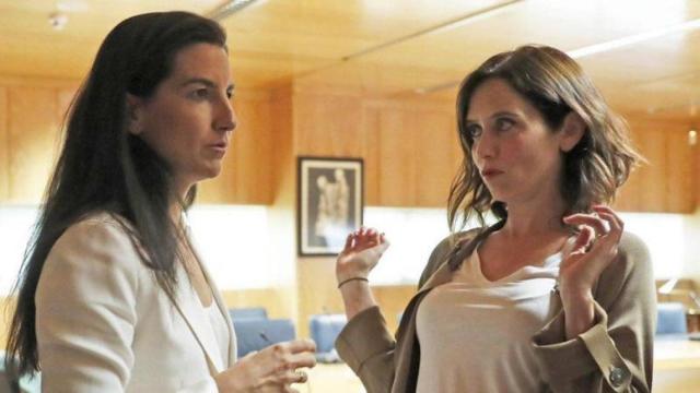 Rocío Monasterio con Isabel Díaz Ayuso tras una de sus reuniones.