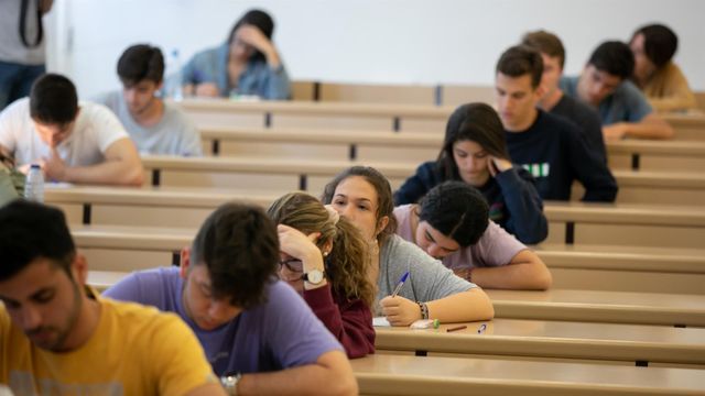 Lío en la Selectividad gallega: se aplaza el examen de Filosofía