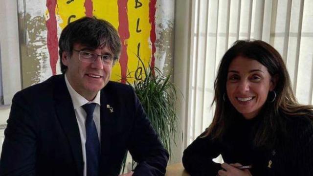 Meritxell Budó, junto a Carles Puigdemont.