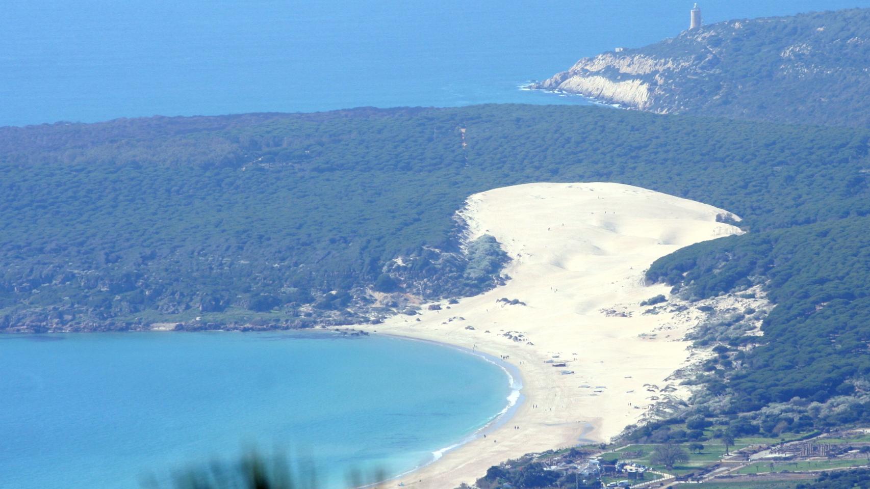 La Playa de Bolonia, mecida por el viento.