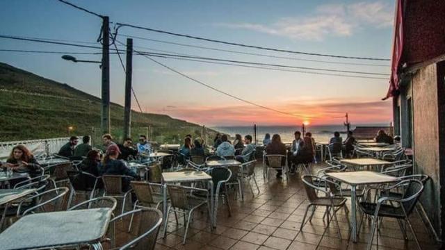 Terraza del bar O`Portiño