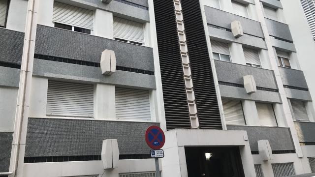 El 83 de la calle de Burriac, donde fue hallado el cadáver degollado de la niña de 13 años.