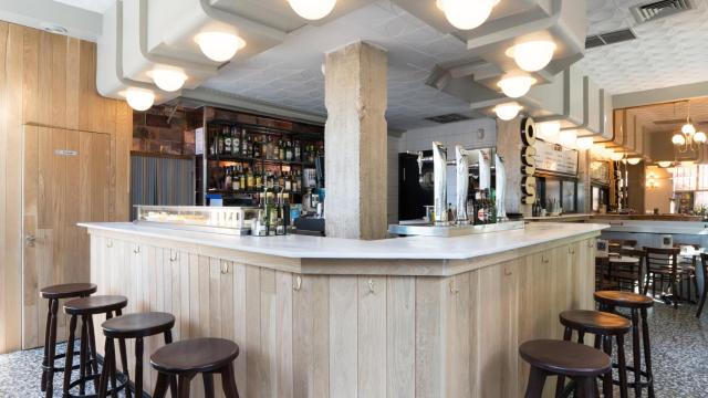 La Embajada de Embajadores, una oda al bar de toda la vida