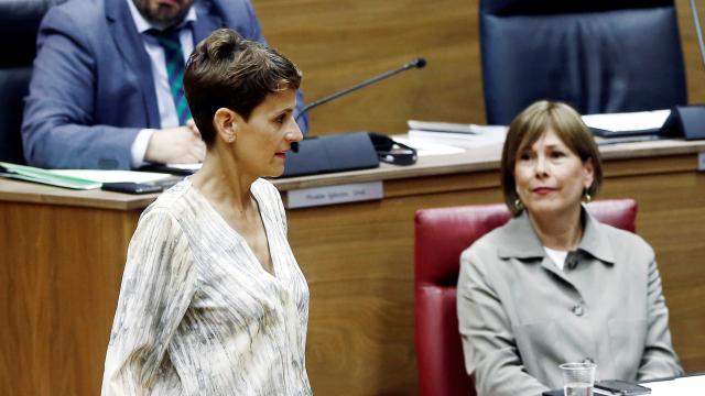La candidata del PSN, María Chivite, junto a la presidenta en funciones de Navarra, Uxue Barkos (derecha).