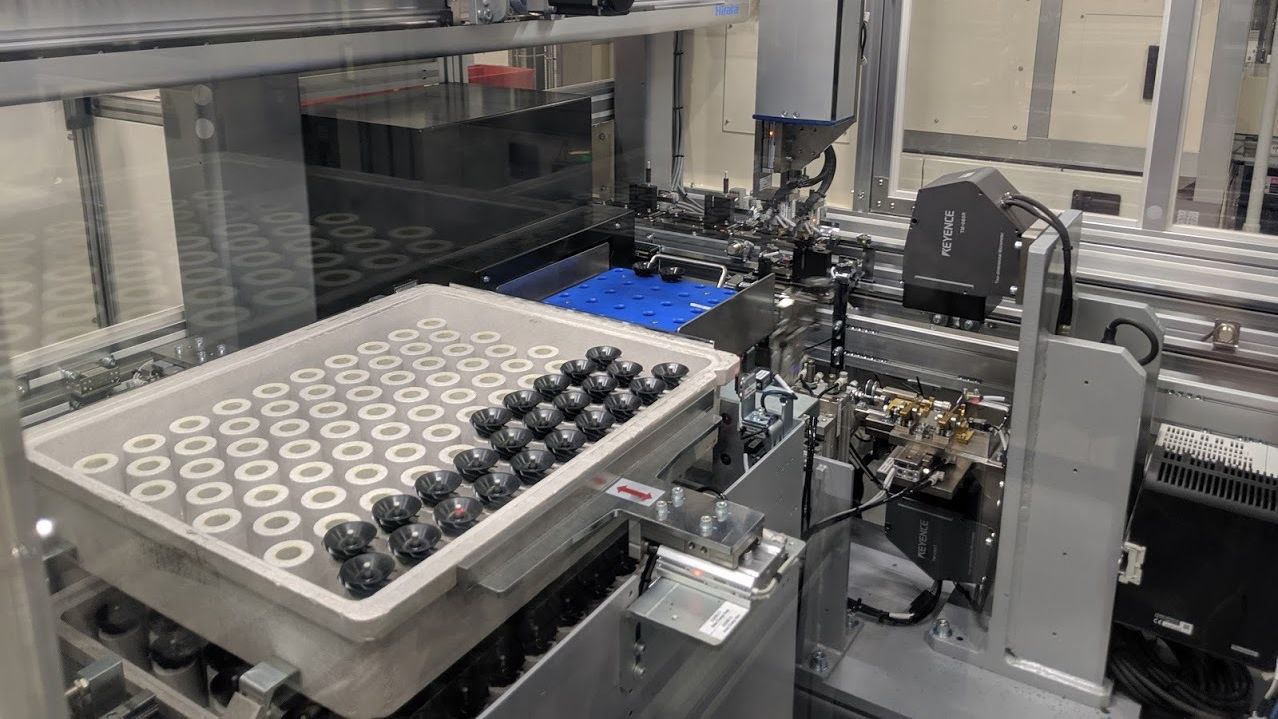 Imagen de archivo de una línea de producción en un fábrica.