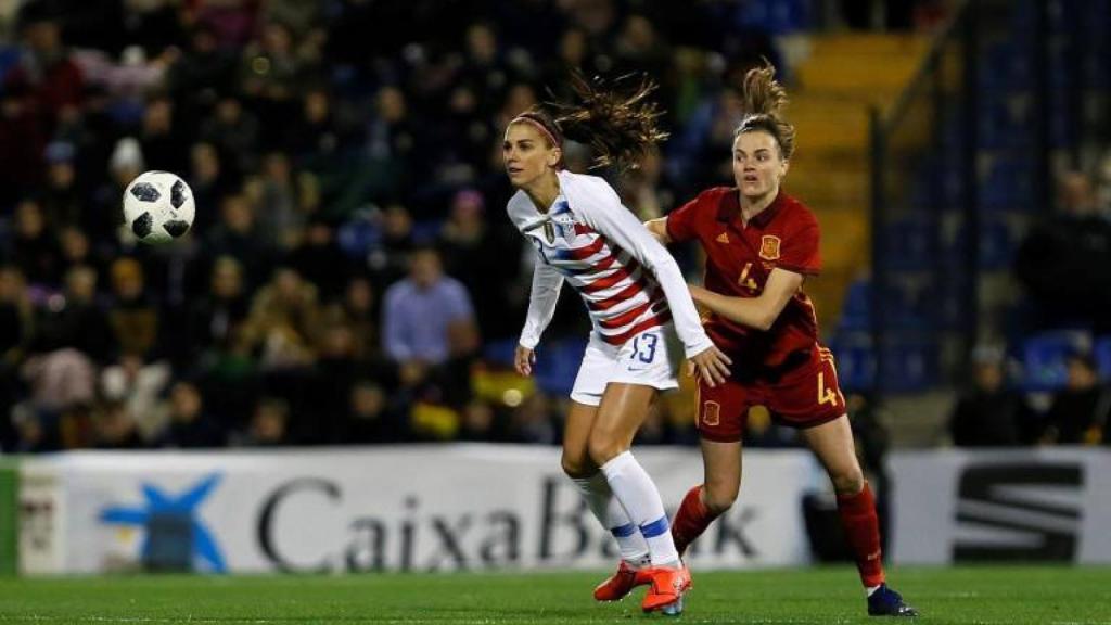 Irene Paredes y Alex Morgan, en un España - Estados Unidos