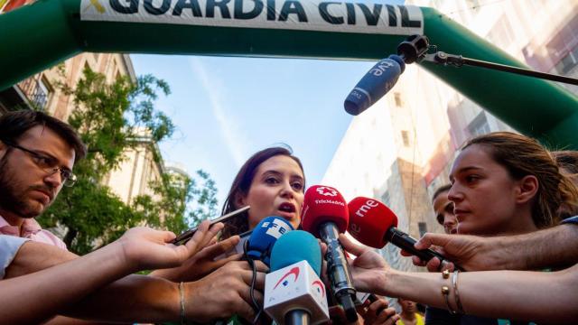 Ayuso en la carrera popular de la Guardia Civil este domingo.