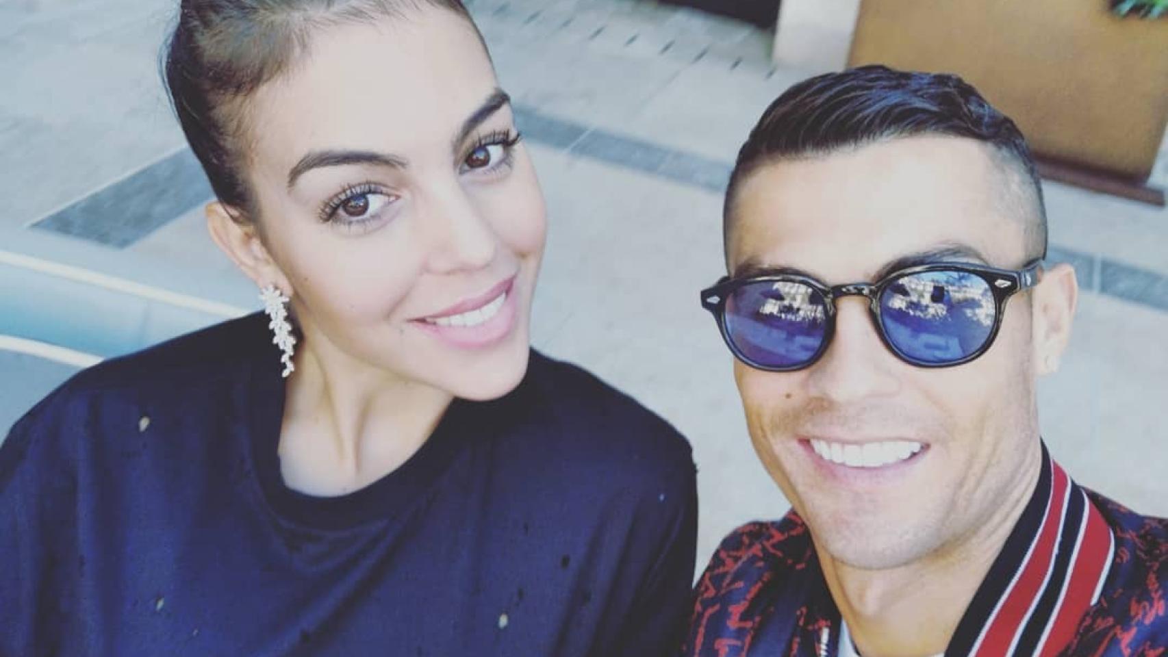 Georgina y Cristiano están de vacaciones y han subido la temperatura en su último baño.