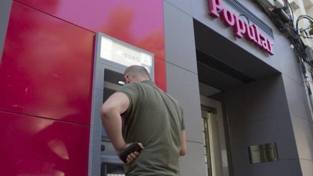 Un cajero del Popular en una imagen de archivo.
