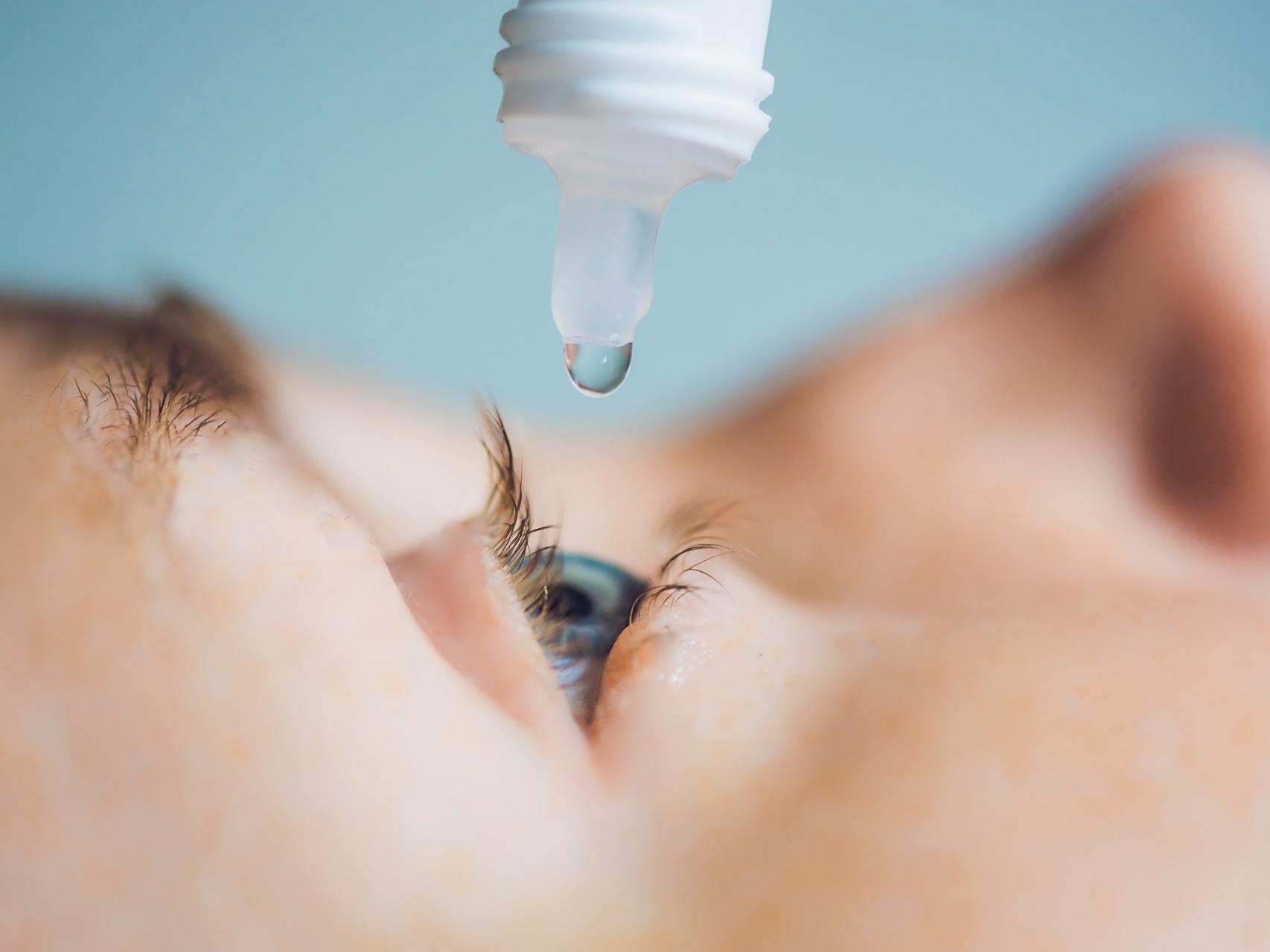 El tratamiento con láser de luz pulsada que acaba con el ojo seco