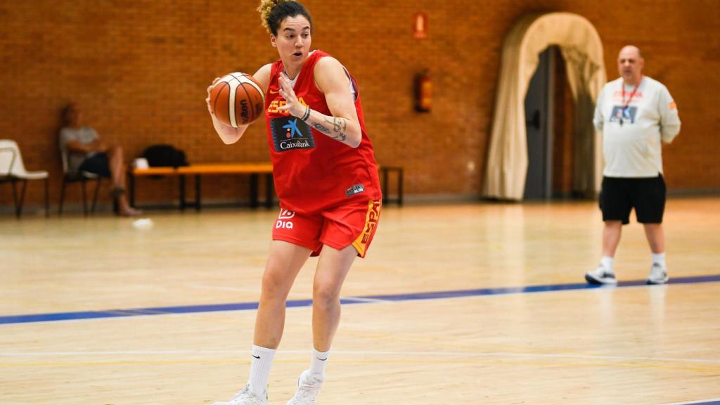 Laura Nicholls, durante un entrenamiento con la selección española
