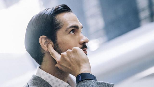 Llega a los museos una audioguía que transmite a través de los huesos de tu muñeca