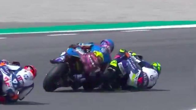 Álex Márquez y Baldassarri se van al suelo