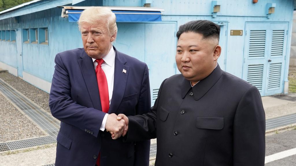Trump celebra un histórico encuentro con Kim en la frontera intercoreana