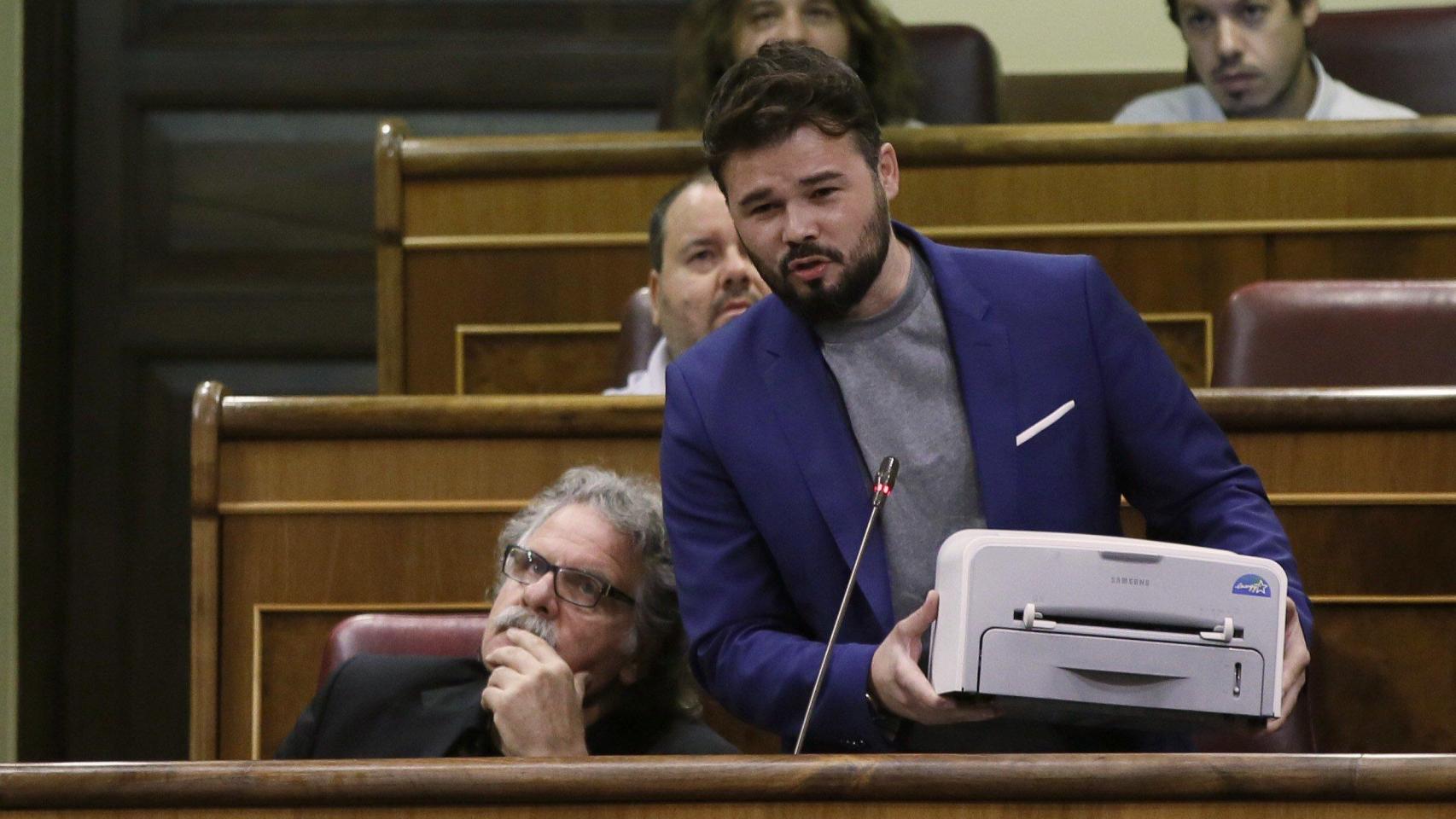 El diputado de ERC Gabriel Rufián en su célebre comparecencia con la impresora en el Congreso.