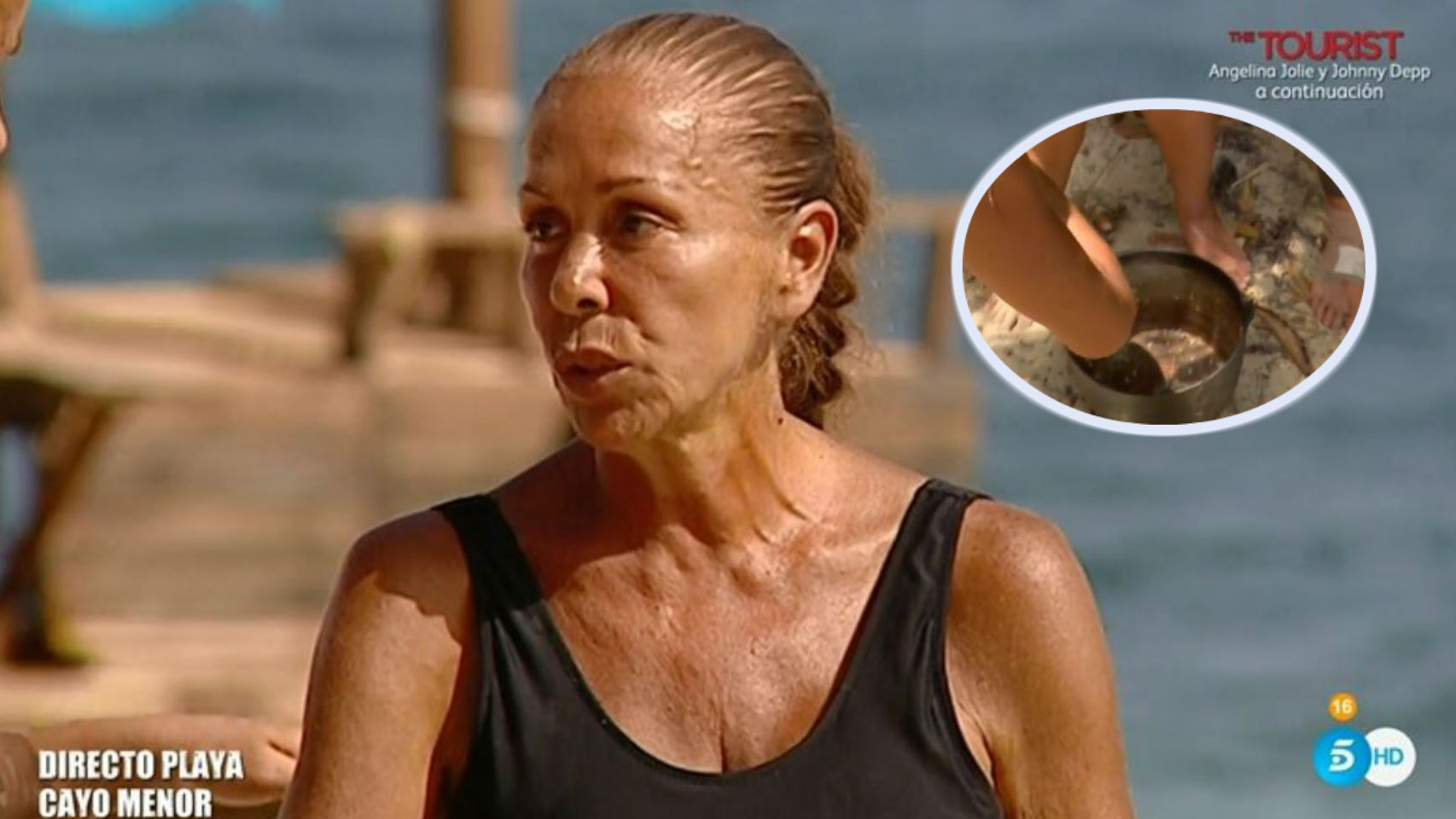 Isabel Pantoja junto a su comida de extranjis en 'Supervivientes'.