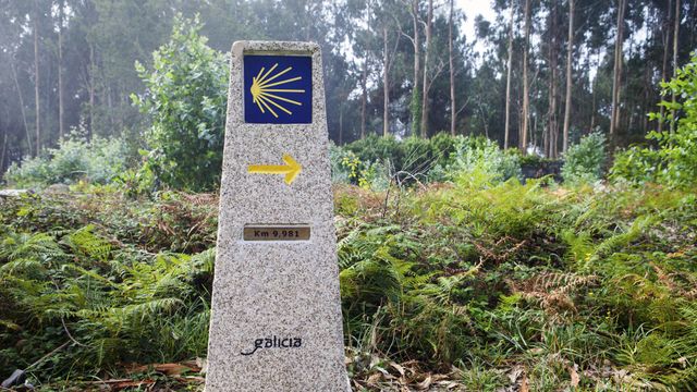 Señal del Camino de Santiago en Fisterra