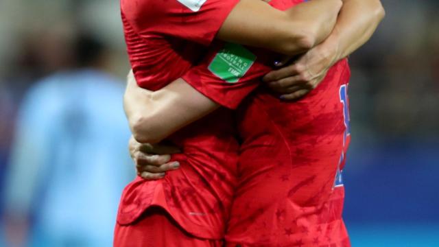 Alex Morgan y Rapinoe, en un partido de la selección de fútbol femenino de EEUU en el Mundial de Francia 2019