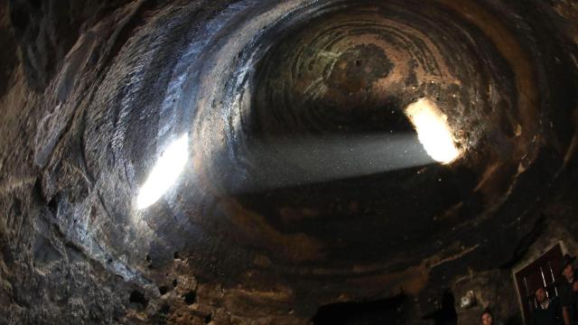 Cúpula de una las cuevas artificiales del yacimiento prehispánico de Risco Caído, en la cumbre de Gran Canaria.