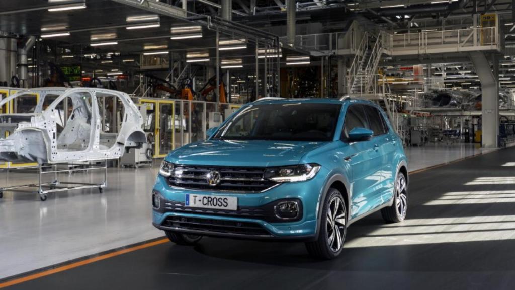 Un volkswagen t cross en el taller de chapisteria de volkswagen navarra 52875