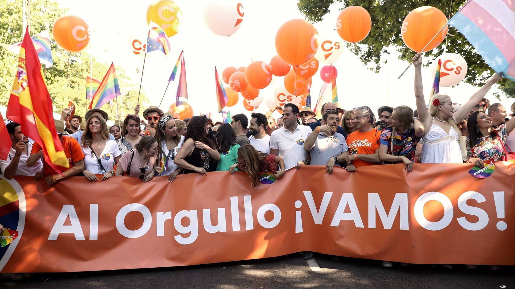 La pancarta de Ciudadanos durante la marcha del orgullo.