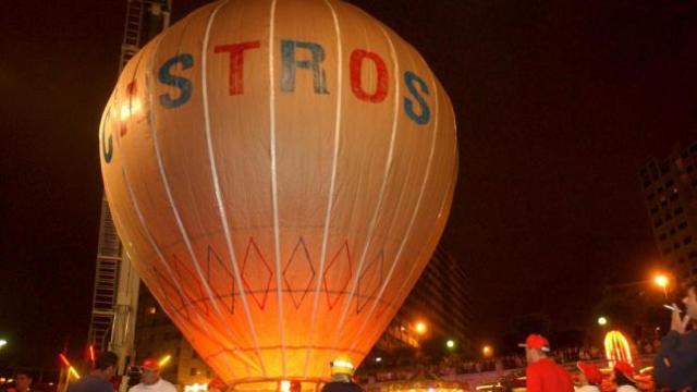 El lanzamiento del globo pone el punto y final a las fiestas de este barrio coruñés
