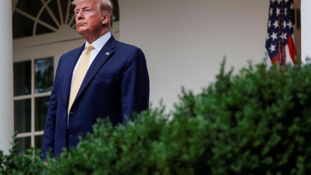 Trumpo ordena a las agencias del Gobierno contar a los inmigrantes no nacionalizados