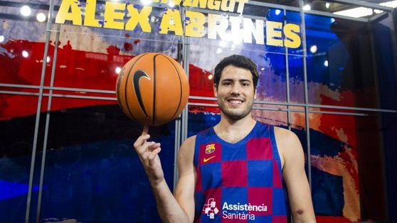 Abrines, durante su presentación con el Barcelona. Foto: Twitter (@FCBbasket)