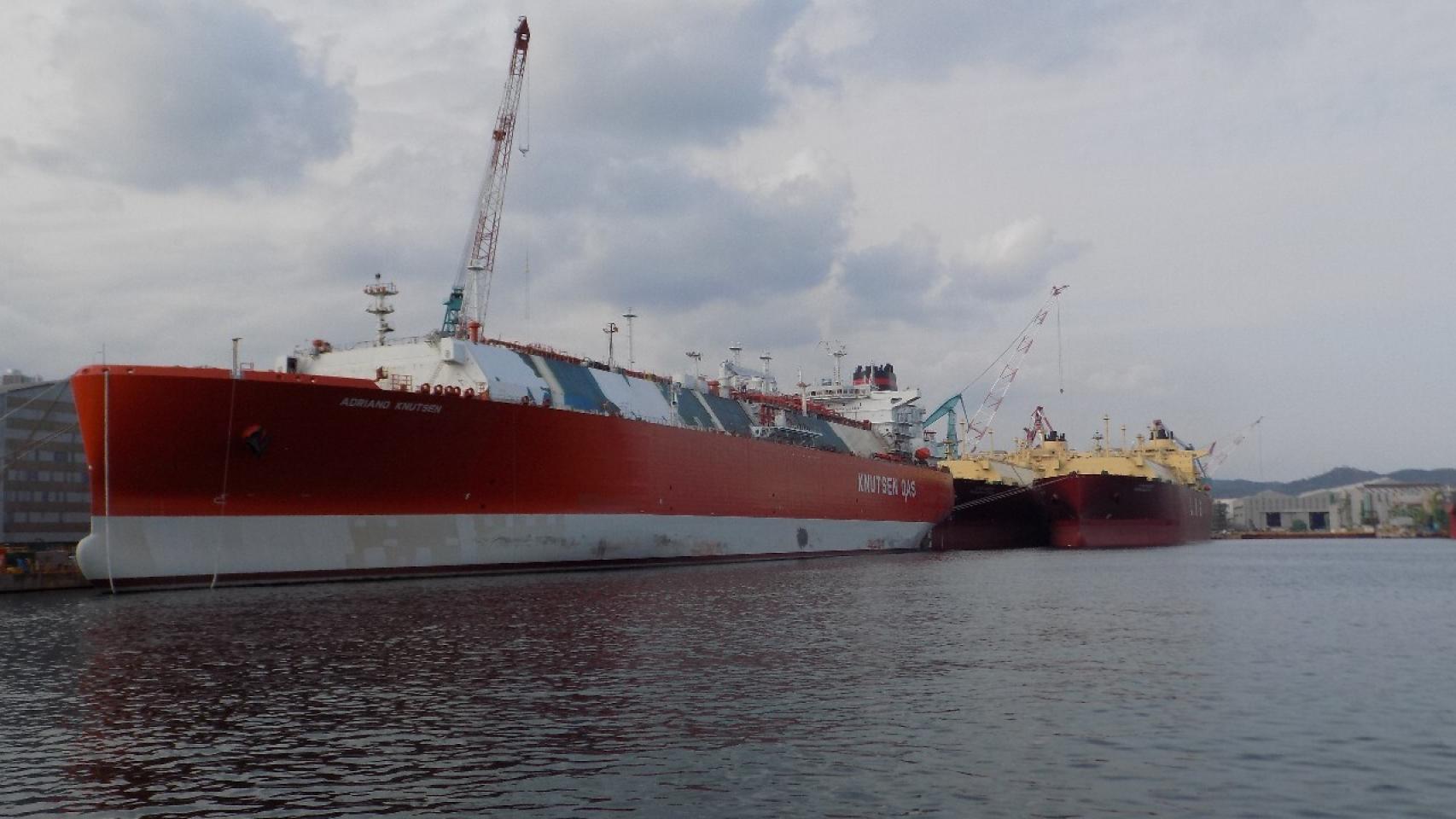 El 'Adriano Knutsen', el mayor barco de bandera española.