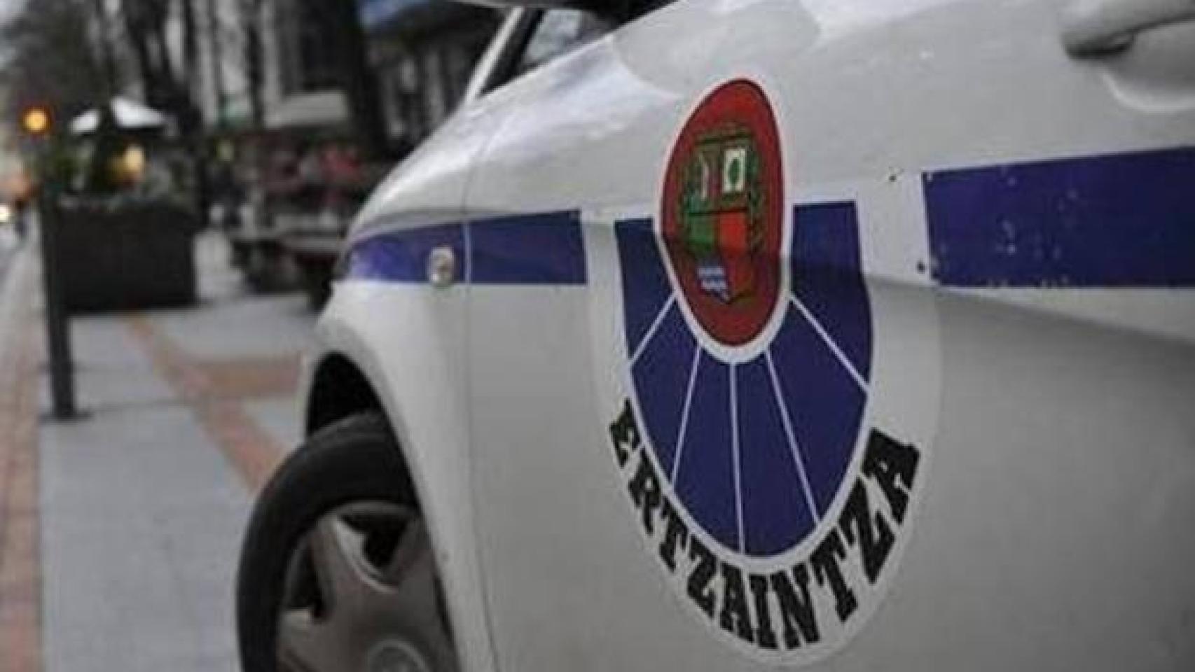 La Ertzaintza detiene a un joven de 22 años por abusos sexuales.