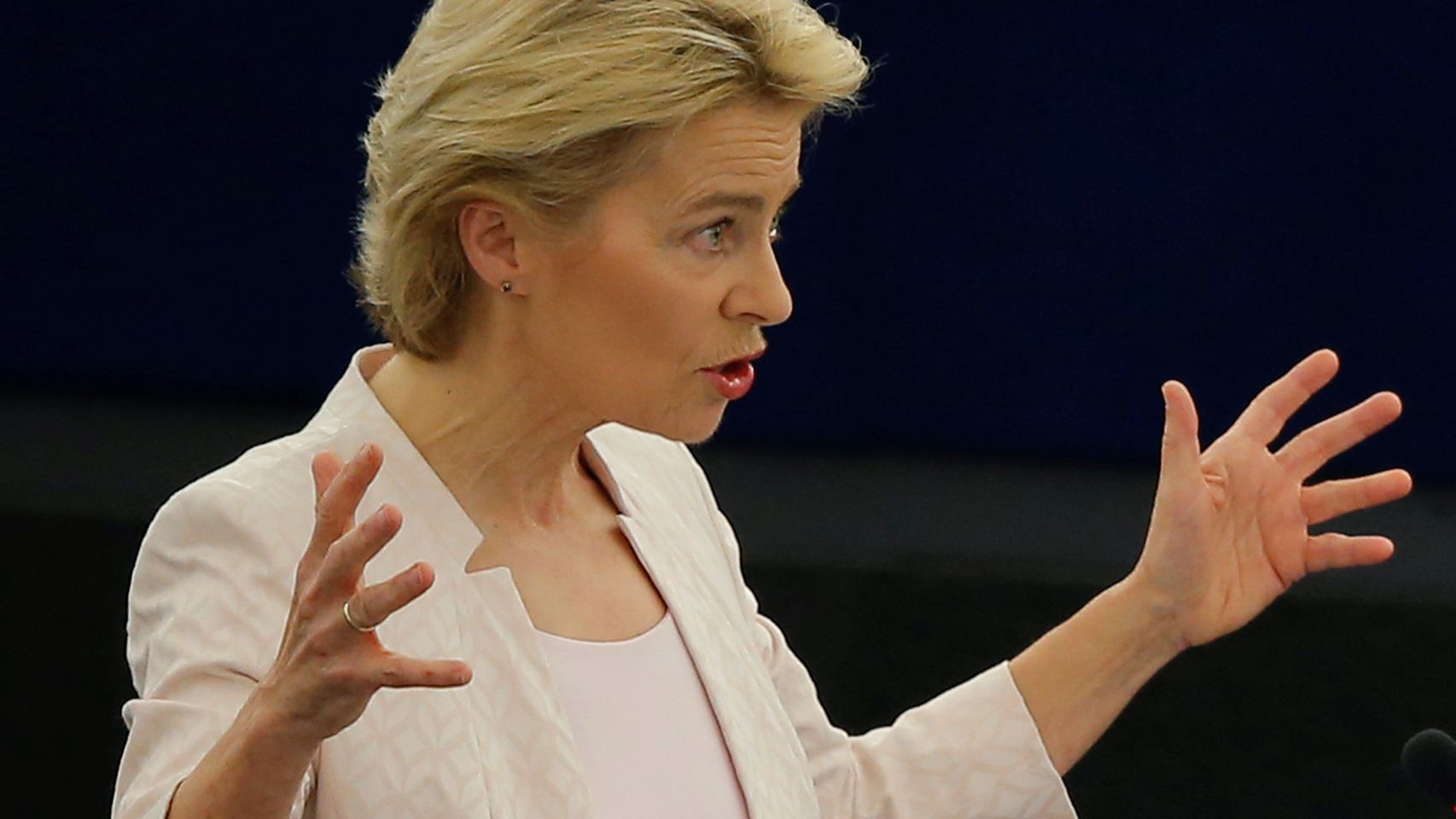 La candidata a la Comisión, Ursula von der Leyen, durante su discurso de investidura