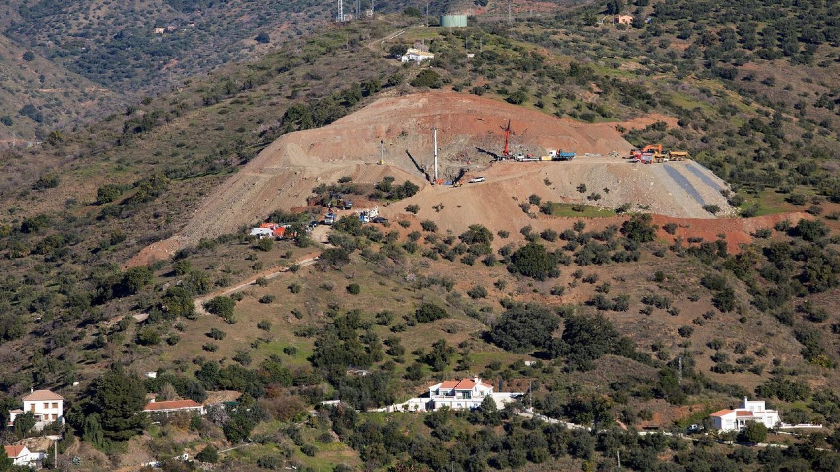 El Cerro de la Corona, en Totalán, donde estaba ubicado el pozo. Foto: ATLAS.