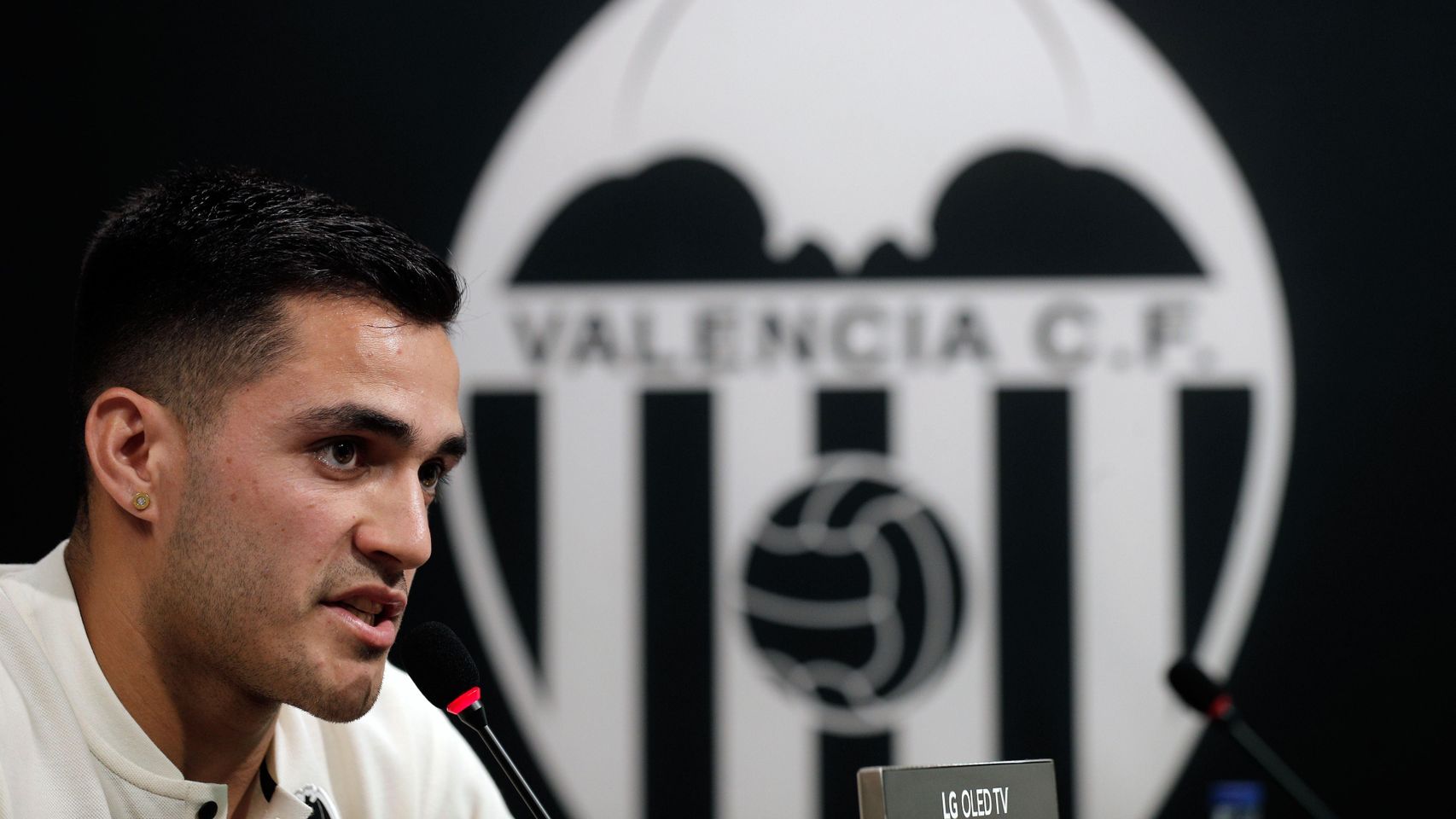 Maxi Gómez, en su presentación con el Valencia