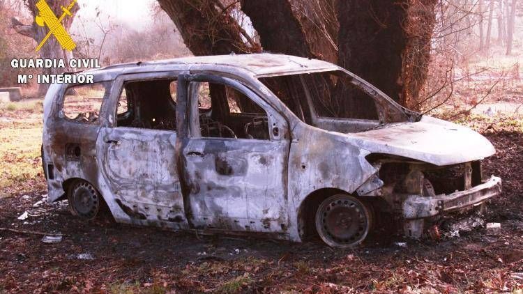 Así encontraron el taxi calcinado en El Casar