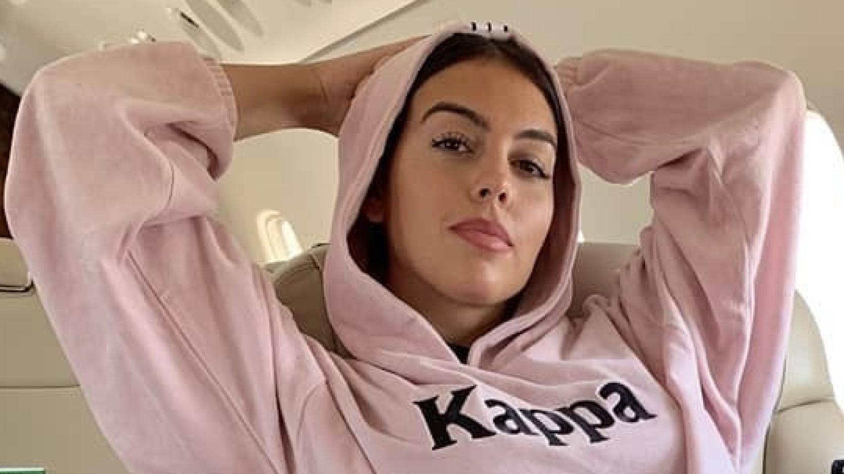 Imágenes del día: el último estilismo más incomprensible de Georgina Rodríguez