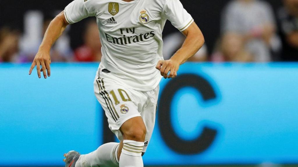 Luka Modric sale a la contra con el balón