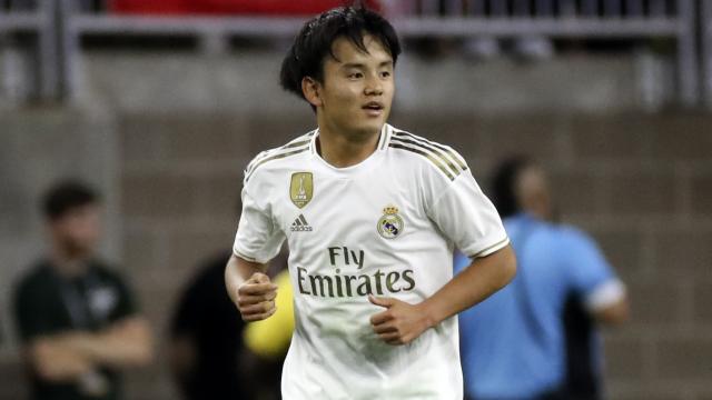 Takefusa Kubo durante su partido de debut con el Real Madrid ante el Bayern.