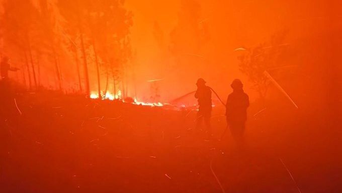 Imagen del incendio declarado en el centro de Portugal.