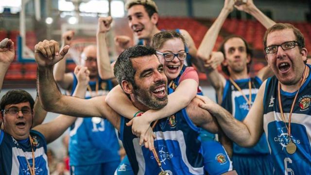 Fotograma de Campeones.