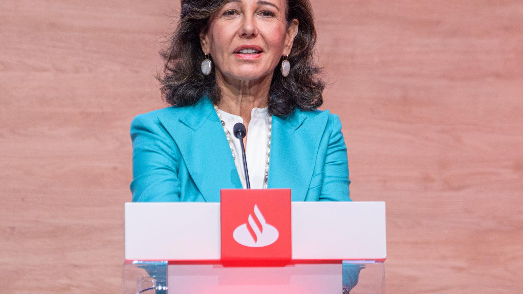 Santander amplía capital para recomprar el 25% de su filial en México.