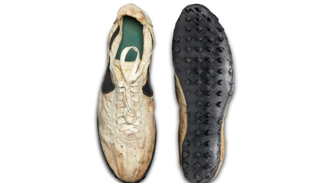 Zapatillas de Nike subastadas por más de 435.000 dólares.