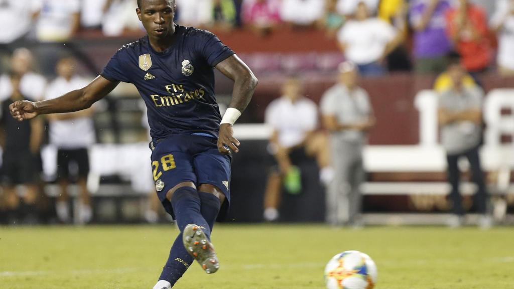Vinicius Junior lanzando un penalti ante el Arsenal
