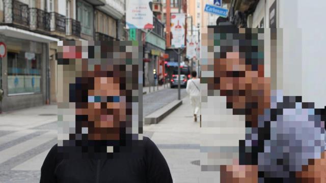 Dos de los repartidores con los que hemos hablado