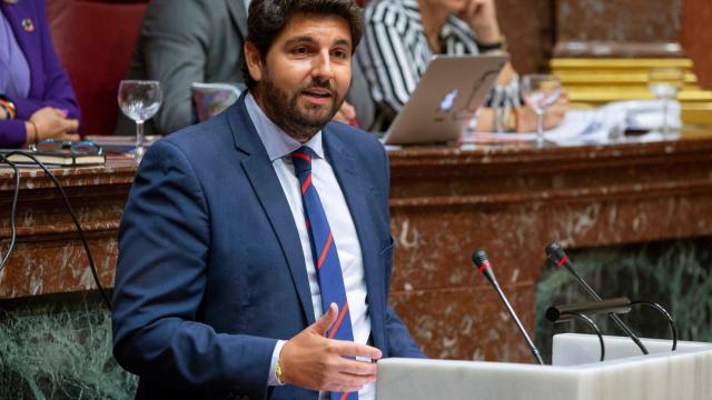Fernando López Miras, durante un momento de su intervención en el pleno de su investidura.