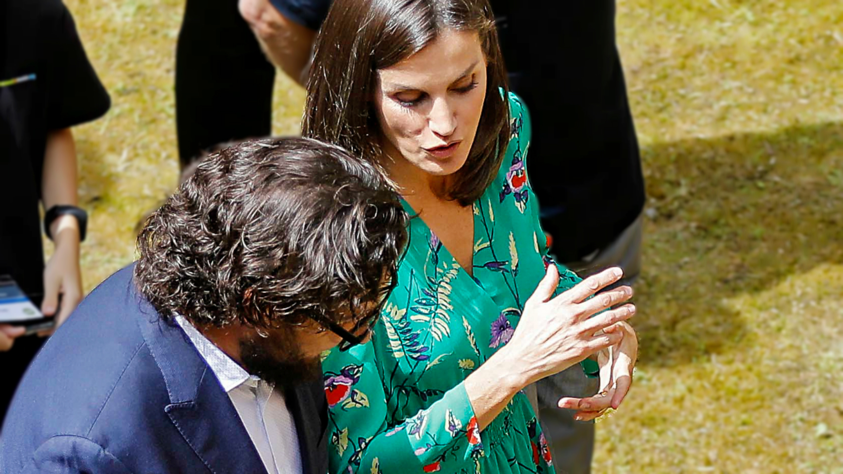La Reina recurre a una misma pregunta en sus actos oficiales sea quien sea el receptor.