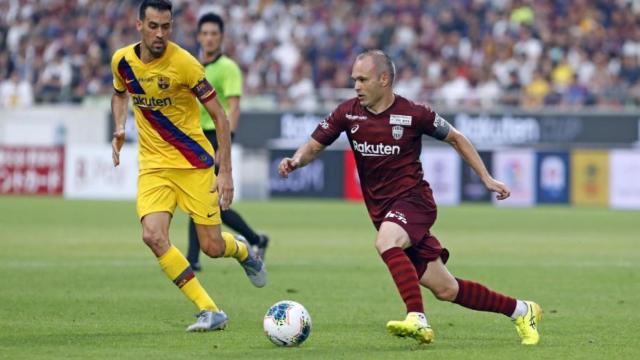 Iniesta ante el Barcelona durante la Rakuten Cup. Foto: Twitter (@FC_Barcelona_es)