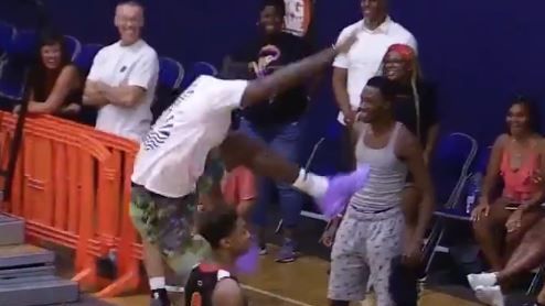 Lebron James celebra el mate de su hijo
